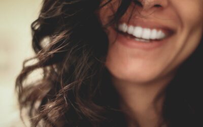 A mosolygás és nevetés hatása a hétköznapokra